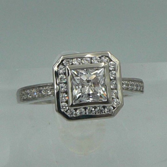 LUSTRO STELLA Sz 9 Swarovski Zirconia Halo Ring - Picture 2 of 6